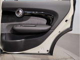 当社BMW認定中古車は全車保証付きでございます。また保証料金や整備費用はお見積書内の諸費用・税金に追加計上する事はございません。認定中古車保証付きのお支払総額でお見積りご依頼の上、他店とお比べください
