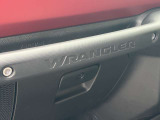 助手席前にWRANGLERの文字あり