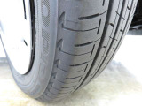 「155/65R14」サイズのタイヤが装着されています。