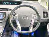インテリアに合わせたデザインのステアリングは、運転される方のことも考え、運転しやすい形状、大きさです。是非一度、実際に触ってお確かめください。