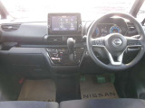 操作しやすい運転席廻り!操作パネルも使いやすい!!ドライブが楽しくなります!