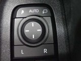 電動格納ミラー装備!スイッチを押して簡単にミラーの位置を適した位置に変更できます