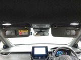 お化粧直しに便利な照明付きバニティミラー♪