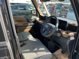 運転席まわりは、使用感も少なく良好な状態です。