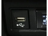 携帯電話の充電に最適なUSBポートを装備しています!