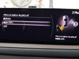 BSMは、車線変更時における運転者の後方確認を支援するシステムです。自車の後方から接近する車両を検知すると、接近表示灯(ミラーに設置)         と警報音で運転者に危険を知らせます。