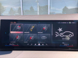 BMW Card (Visa)とBMW Diners Cardの2種類をご用意しております。充実のポイントプログラムや多様なサービスの他にカード契約期間中はBMWエマージェンシー・サービスが24時間365日ご利用いただけます。