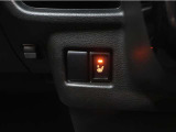 運転席とにはシートヒーターが装備されており、座面と背もたれをすばやく温め、寒い時期にも快適な運転環境を提供します。