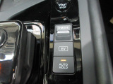 運転の最初から最後まで、ドライバーの目的や好みに合わせて使い分けるように、スイッチ類が配置されています。