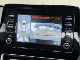 【バックモニター】 車庫入れの後方確認や、バックで駐車場に出入りの際等に後方を確認するのをお手伝いできます