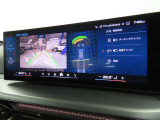 リアビューカメラ。ガイドラインとパークディスタンスコントロールで安全に車庫入れ可能。