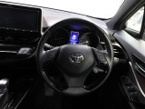 各操作スイッチなどもハンドルから手を放すことなく操作可能で安全運転に支援いたします!