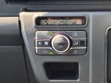 オートエアコンで夏も冬も車内快適です。