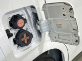 【充電ポート】充電ポートの上部が普通充電、下部が急速充電となります!