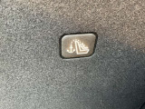 リアシートにはチャイルドシート固定用のISO FIX対応取り付け装置を左右2ヵ所装備しています。