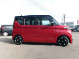 スライドドアですので、狭い駐車場での、乗り降りも、しやすく便利です。