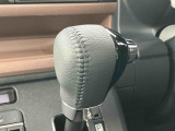フィット感◎の革巻きシフトノブです♪