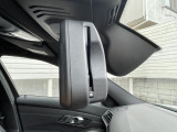 【ルームミラー一体型ETC】BMWといえばルームミラー一体型のETC。ドライバーから差し込めるかたちになっておりますので、差し忘れの際も慌てずにご利用いただけます。