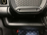 【インパネトレー】財布やスマートフォン等が置けます。