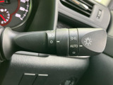 操作しやすい位置に配置されたウインカーレバーで、安全な車線変更をサポート。直感的な操作で、スムーズな運転をアシストします。