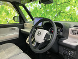 運転席周りはシンプルで操作性に優れています。広々とした空間で、ゆったりと運転を楽しめます。シートの座り心地も良く、長距離運転でも疲れにくいでしょう。