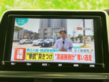 停車中に、ニュースや番組を楽しめるTV機能。休憩時間などに、リラックスした時間を過ごせます。長距離ドライブの移動時間を有効活用できます。
