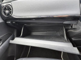 【グローブボックス】大容量のグローブボックスです!!車検証ケース他、日頃使う小物類の収納スペースもたくさんあります!