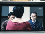 テレビ番組を画面いっぱいに表示でき、停車中のひとときに映像を視聴して過ごせます。画面に番組映像が表示される装備で、待ち時間などにも活用しやすく、車内での時間を有効に使えます。