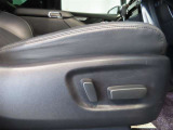 パワーシート搭載。微妙な調整が手軽にでき、ピッタリの最適なポジションで運転することが可能です。