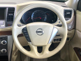 インテリアに合わせたデザインのステアリングは、運転される方のことも考え、運転しやすい形状、大きさです。是非一度、実際に触ってお確かめください。