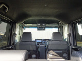 天井も高く、広々とした車内で快適に過ごせます!