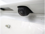 バックカメラが付いているので後方確認が非常にしやすいです。今や運転初心者も熟練者も必須装備!ついていて損はないですね♪