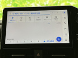 施設名や住所、電話番号などから目的地を検索できる画面を備えています。お気に入りや履歴、住所録といった項目も表示され、日々のお出かけ先を探す際に便利にお使いいただけます。
