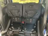 リアシート座面を持ち上げると、背の高い荷物を積むのに便利なトールモードに変身します!多彩なシートアレンジで使い勝手良好!