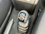 ★パートタイム4WD★路面状況に応じて2WD&hArr;4WDを自由に切り替えて走行できます!モード切替操作を行うのが副変速機!ダイレクトな操作感があるトランスファーレバーです!