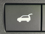 【パワーバックドア】スマートキーや運転席のボタンを押すだけでリアゲートが自動で開閉します!荷物を持っている時や、高い位置にあるバックドアを閉める際に便利な機能です♪