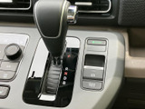 多彩な情報を表示するモニターは、運転をサポートするだけでなく、エンターテイメント機能も充実。快適なドライブをさらに楽しめます。様々なカスタムも可能。