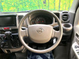 インテリアに合わせたデザインのステアリングは、運転される方のことも考え、運転しやすい形状、大きさです。是非一度、実際に触ってお確かめください。