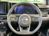 インテリアに合わせたデザインのステアリングは、運転される方のことも考え、運転しやすい形状、大きさです。是非一度、実際に触ってお確かめください。