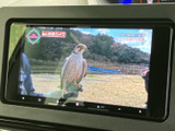 停車中にニュースや番組を楽しめるTV機能。長距離移動の休憩時などに、リラックスした時間を過ごせます。移動時間を有効活用しましょう。