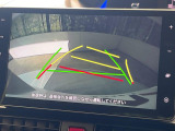 【バックカメラ】駐車時に後方がリアルタイム映像で確認できます。大型商業施設や立体駐車場での駐車時や、夜間のバック時に大活躍!運転スキルに関わらず、今や必須となった装備のひとつです!