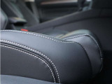 【運転席】上質なナパレザーを使用したシートを採用。