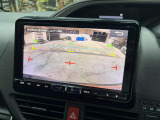 【バックカメラ】運転席から画面上で安全確認ができます。駐車が苦手な方にもオススメな便利機能です。