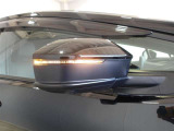 ターンランプ付きミラーは対向車、歩行者からの視認性UPで安全性が高まります。スタイリッシュなデザインで人気な装備です。