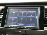 CDやFM、AM、テレビなど、画面上から選べる音源が一覧で表示されています。利用したい項目を見つけやすく、日常の移動中に好みに合わせて音源を切り替えられる便利なオーディオ装備です。
