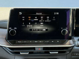 AppleCarPlay iPhoneや搭載のスマートフォンをナビ画面で直接操作。音楽を聴く目的地までのルートを調べる電話をかけるメッセージの送受信を行えます。