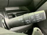 操作しやすい位置に配置されたウインカーレバー。スムーズな操作で、安全な車線変更をサポートします。使いやすい操作感が特徴です。