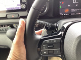 マニュアル車のような感覚で、ワインディングロードでも車を操れるパドルシフト付きです。長い下り坂でのエンジンブレーキや、高速道路の合流の際の加速も思いのままに操ることができ楽しめます