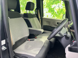 開放感のある室内空間。ドライバーはゆったりと着座でき、快適な運転姿勢を保てます。視界も広く、運転に集中できます。