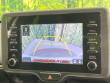 【バックカメラ】駐車時に後方がリアルタイム映像で確認できます。大型商業施設や立体駐車場での駐車時や、夜間のバック時に大活躍!運転スキルに関わらず、今や必須となった装備のひとつです!